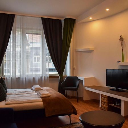 Main Prague Square Apartments Sauna And Fireplace Ngoại thất bức ảnh