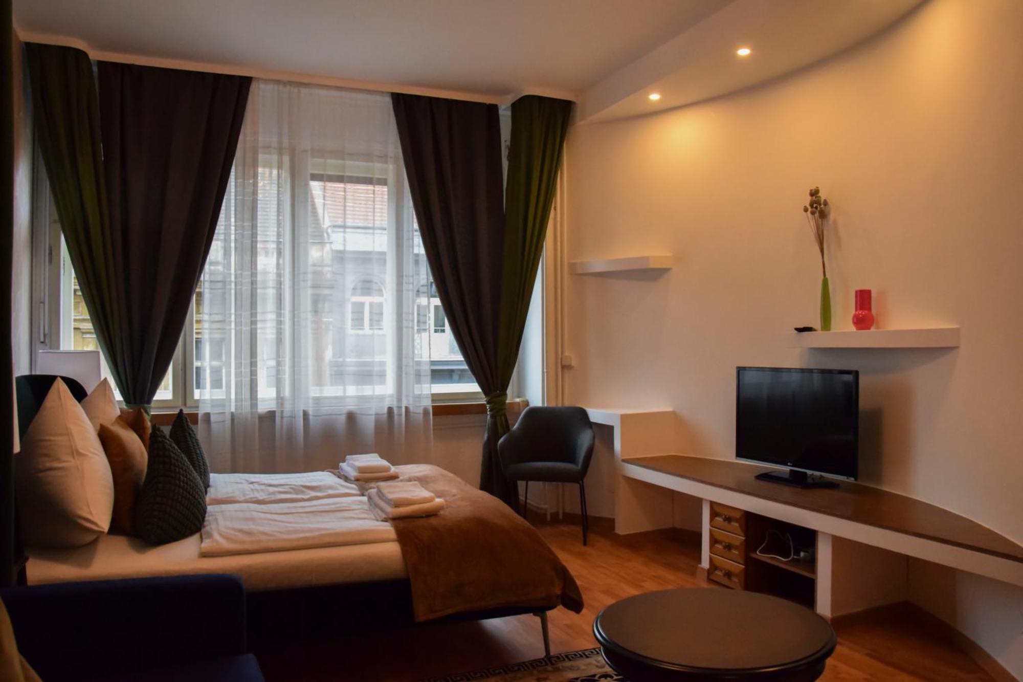 Main Prague Square Apartments Sauna And Fireplace Ngoại thất bức ảnh