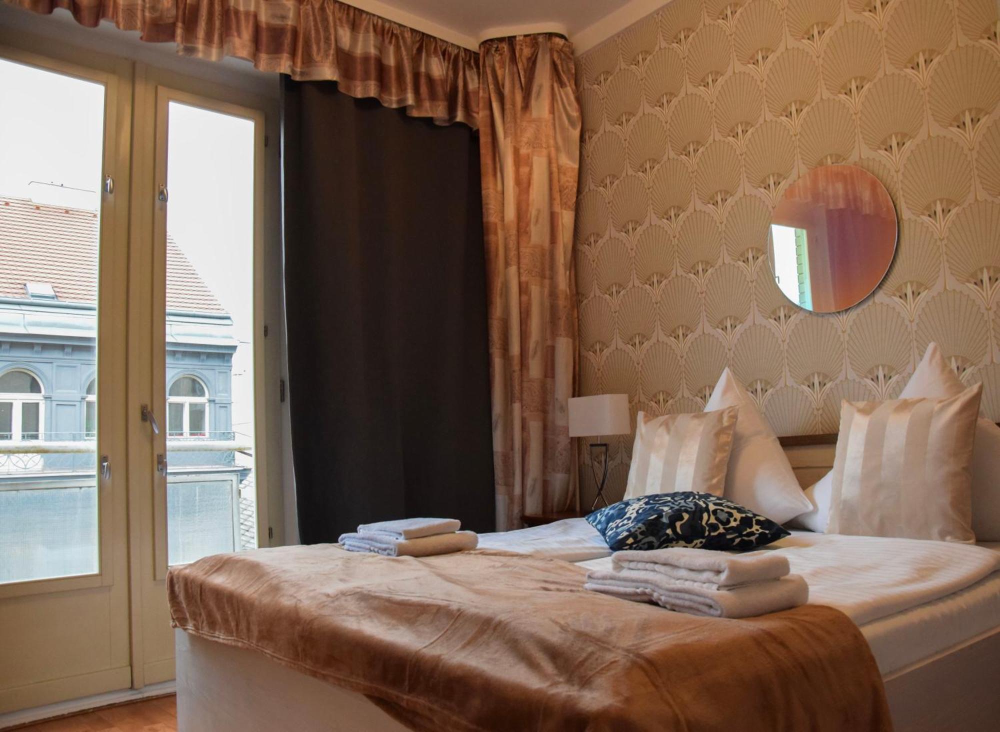 Main Prague Square Apartments Sauna And Fireplace Ngoại thất bức ảnh